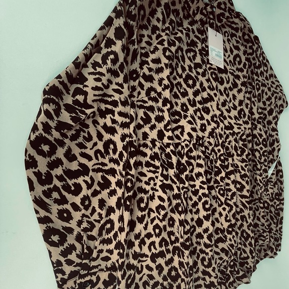 PETITE LEOPARD PRINT SMOCK DRESS
BROWN - Picture 7 of 8